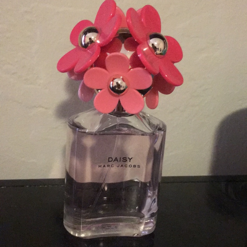 Barely used LE Marc Jacobs Daisy Eu So Fresh Blush